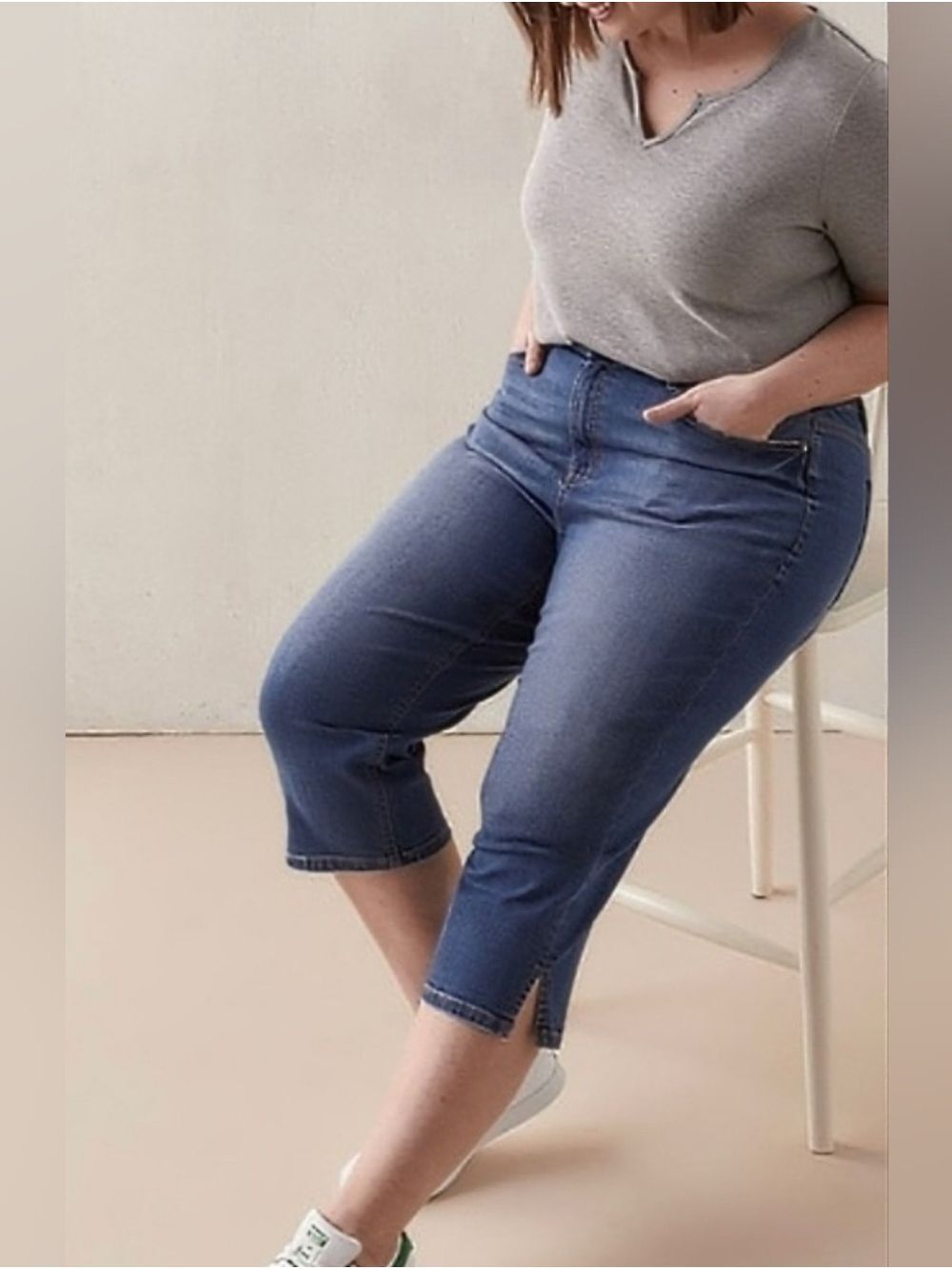 16 • Penningtons • d/C Jeans Mid-Blue Denim Capri with Hem Slits